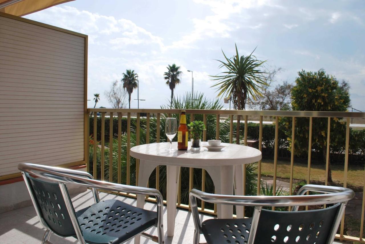 Aparthotel Solifemar Castelldefels Exterior photo