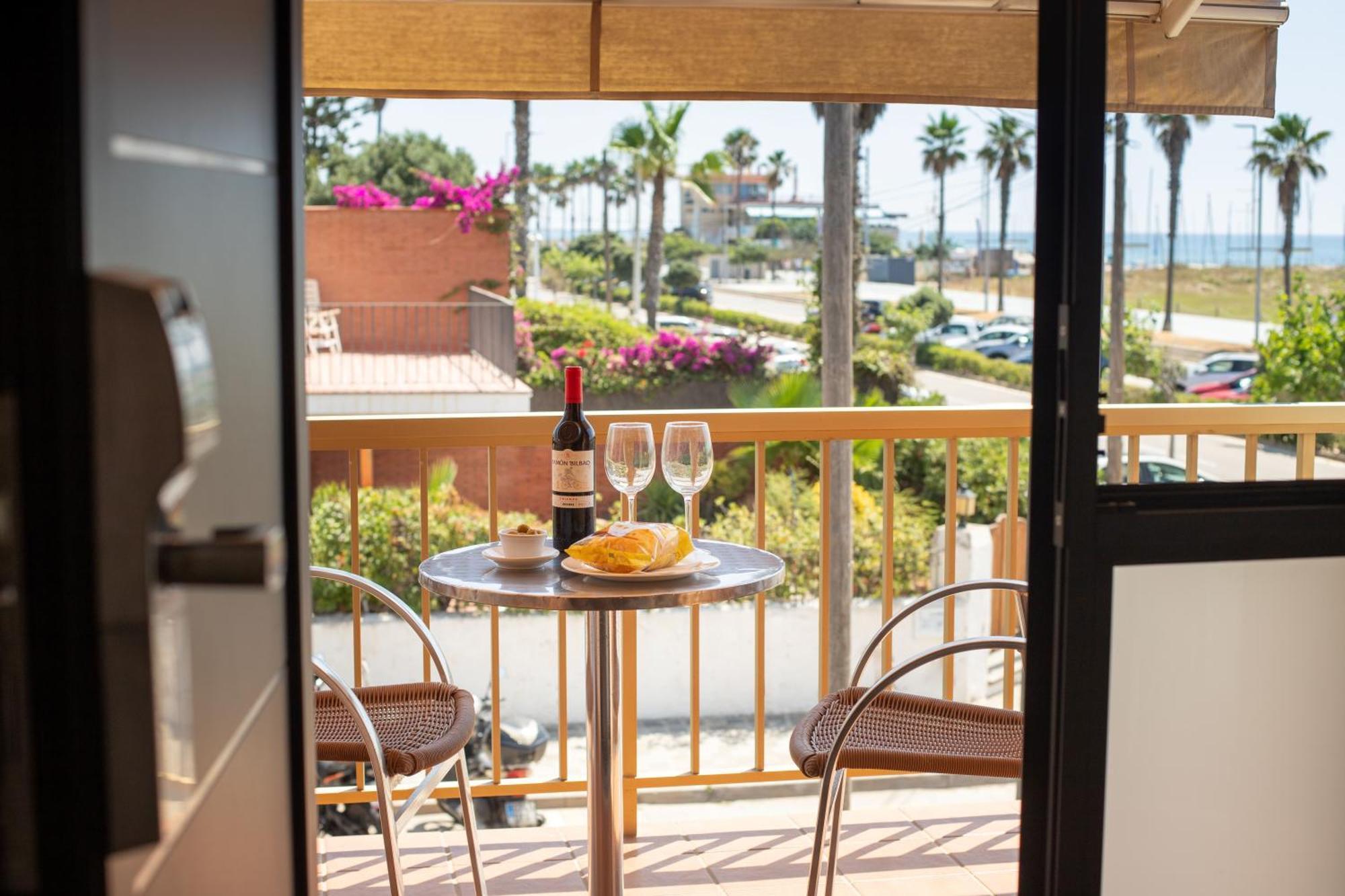 Aparthotel Solifemar Castelldefels Exterior photo