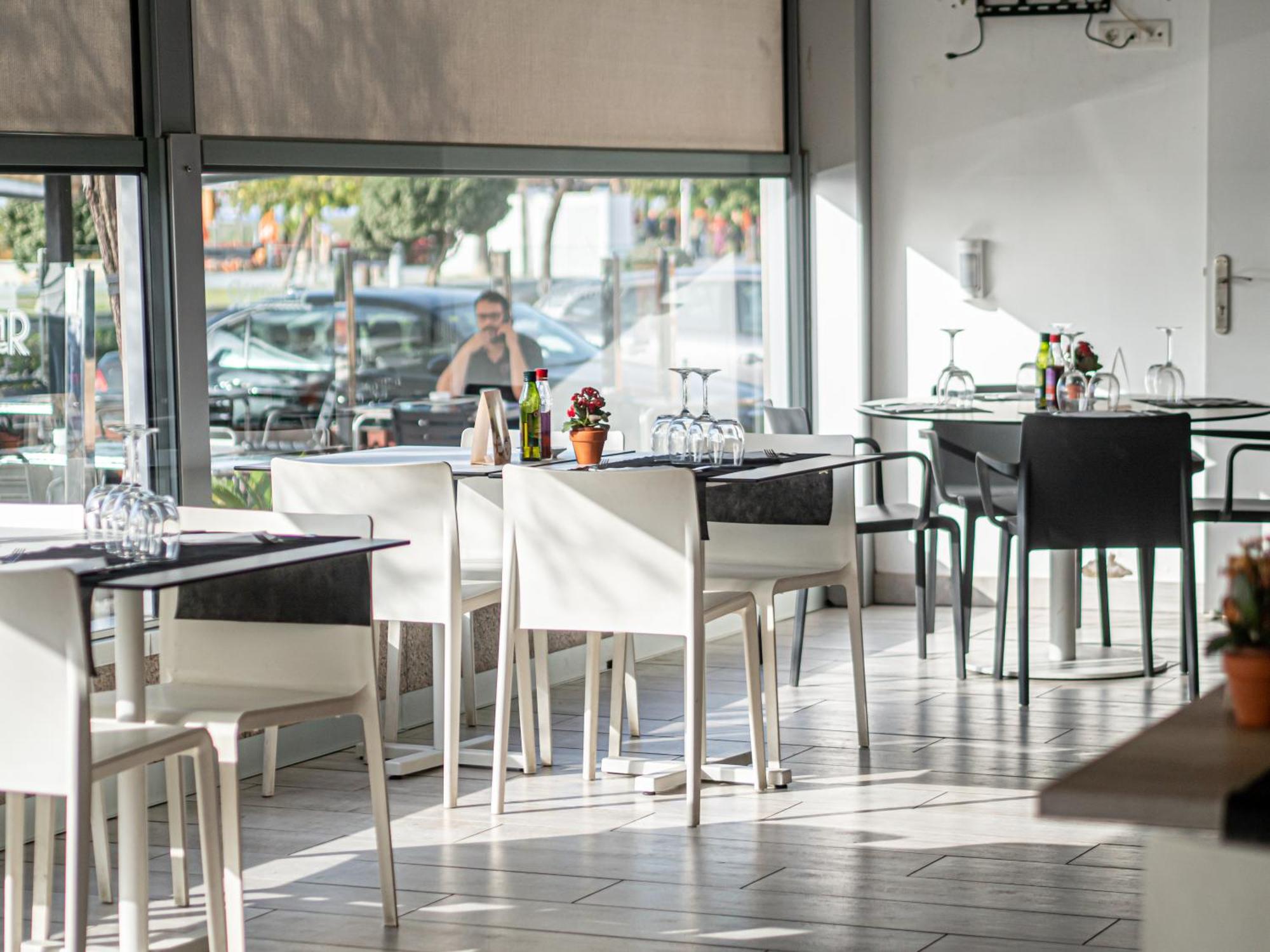 Aparthotel Solifemar Castelldefels Exterior photo