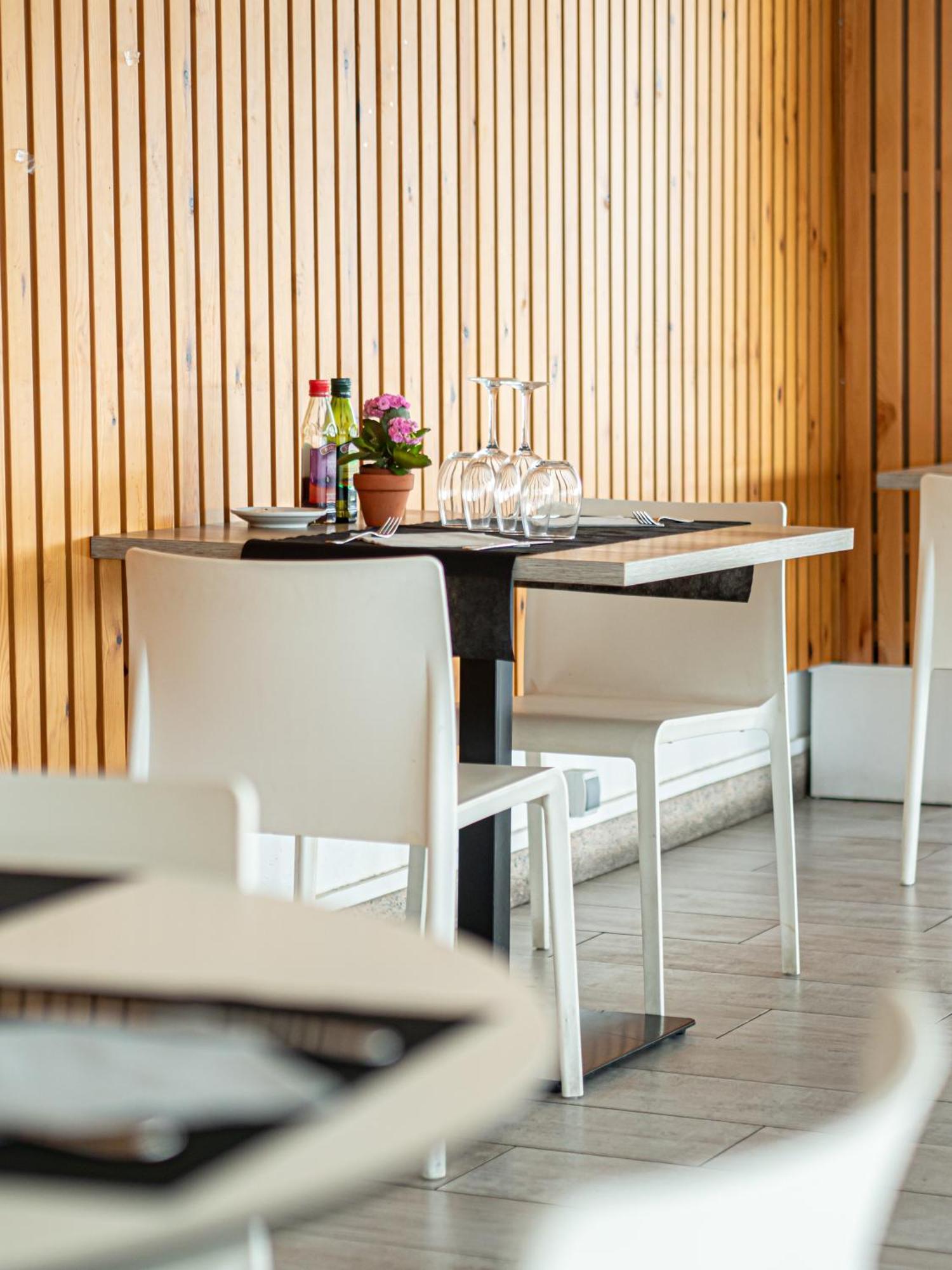 Aparthotel Solifemar Castelldefels Exterior photo