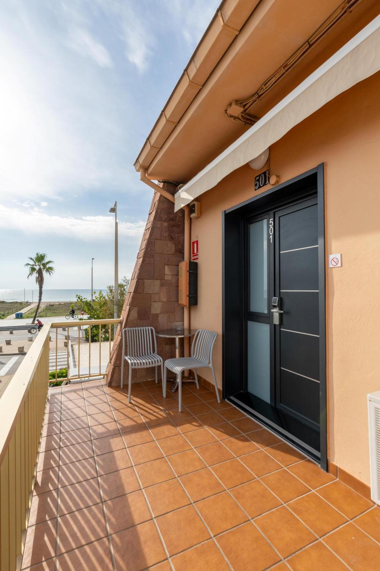 Aparthotel Solifemar Castelldefels Exterior photo